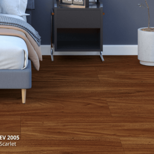 Kamar tidur dengan lantai ECO FLOORING Super Vinyl Plank Scarlet EV 2005 yang menciptakan suasana mewah dan hangat